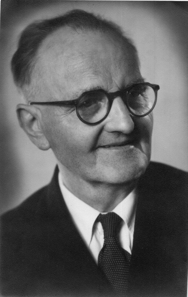Porträt von Fritz Bücher, dem ersten Dirigenten des Lorsbacher Kirchenchors, in Schwarz-Weiß